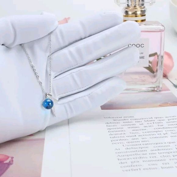 NEW Crystal Mermaid Silver Necklace - Picture 3 of 3